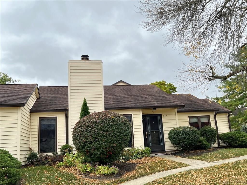 Property Photo: 1302 Glastonbury Lane OH 45459