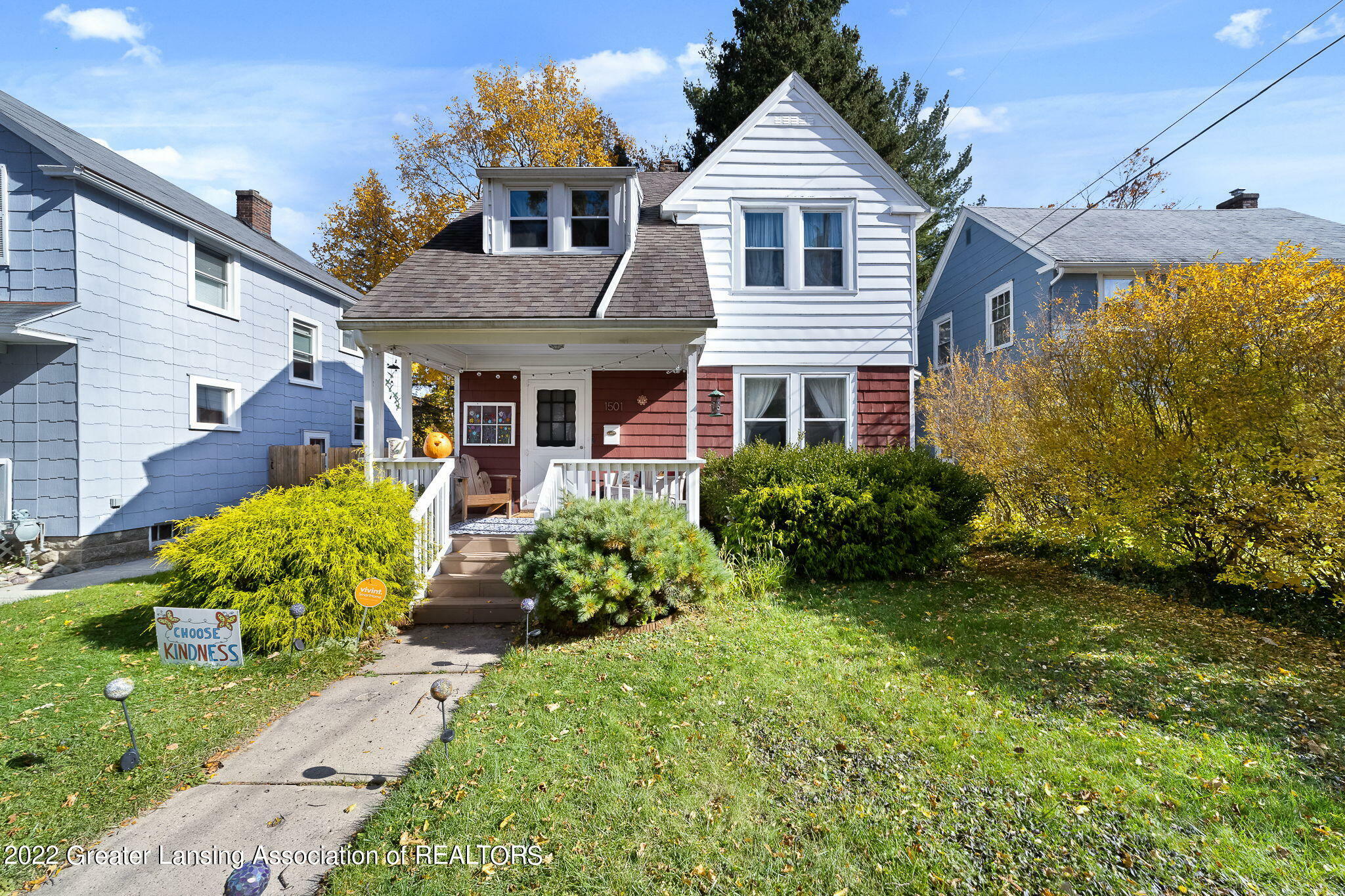 Property Photo:  1501 Corbett Street  MI 48910 