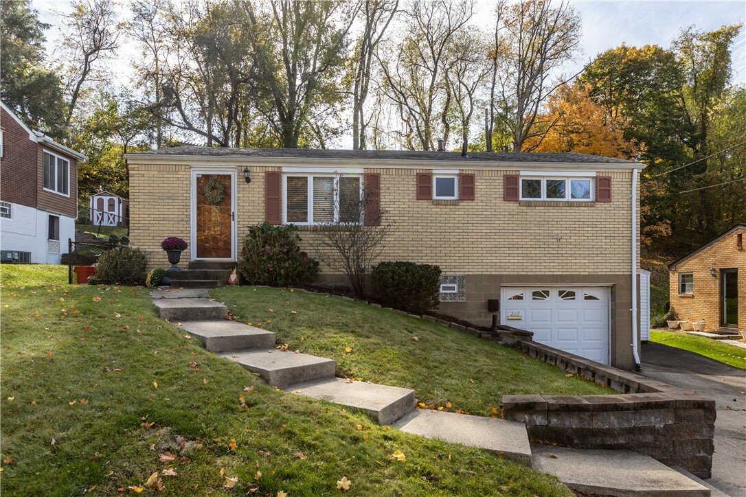 Property Photo:  213 Northmont Dr  PA 15147 