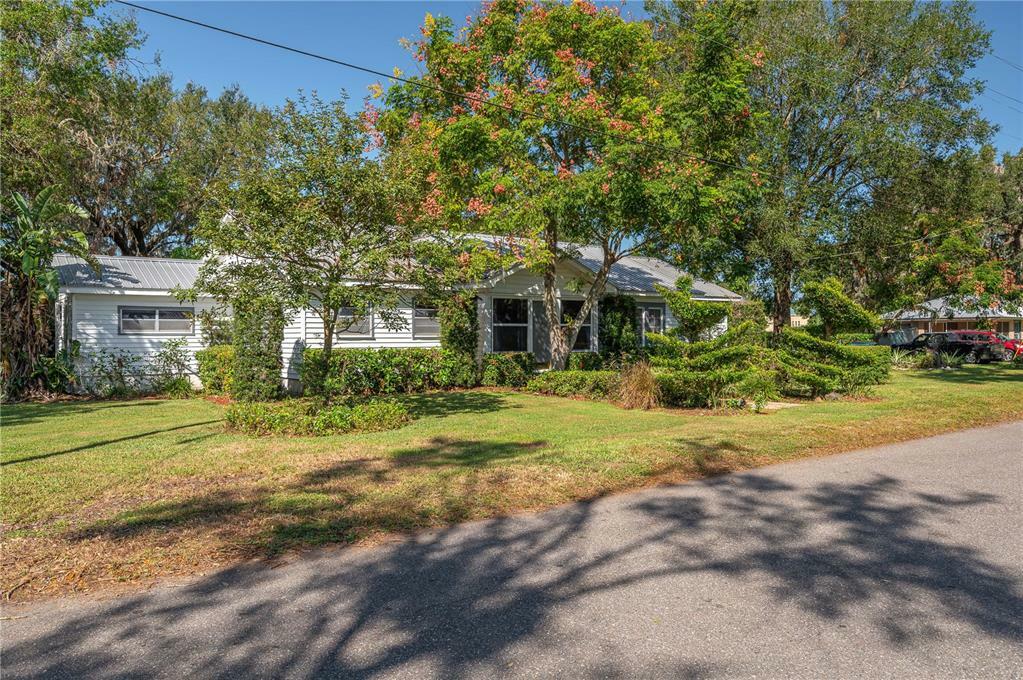 Property Photo: 427 N Tecumseh Avenue FL 33841