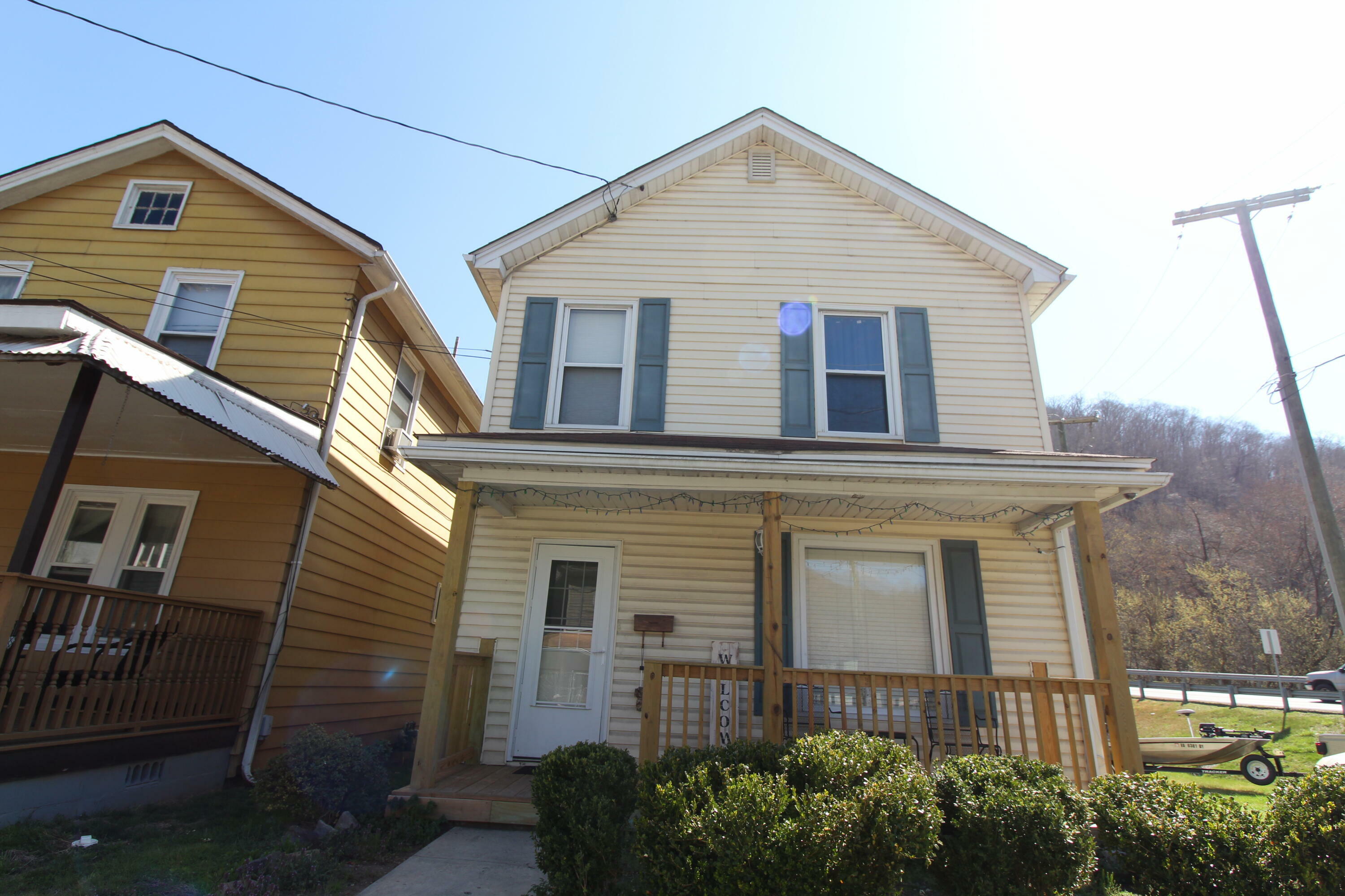 Property Photo:  109 Pleasant St  WV 25951 