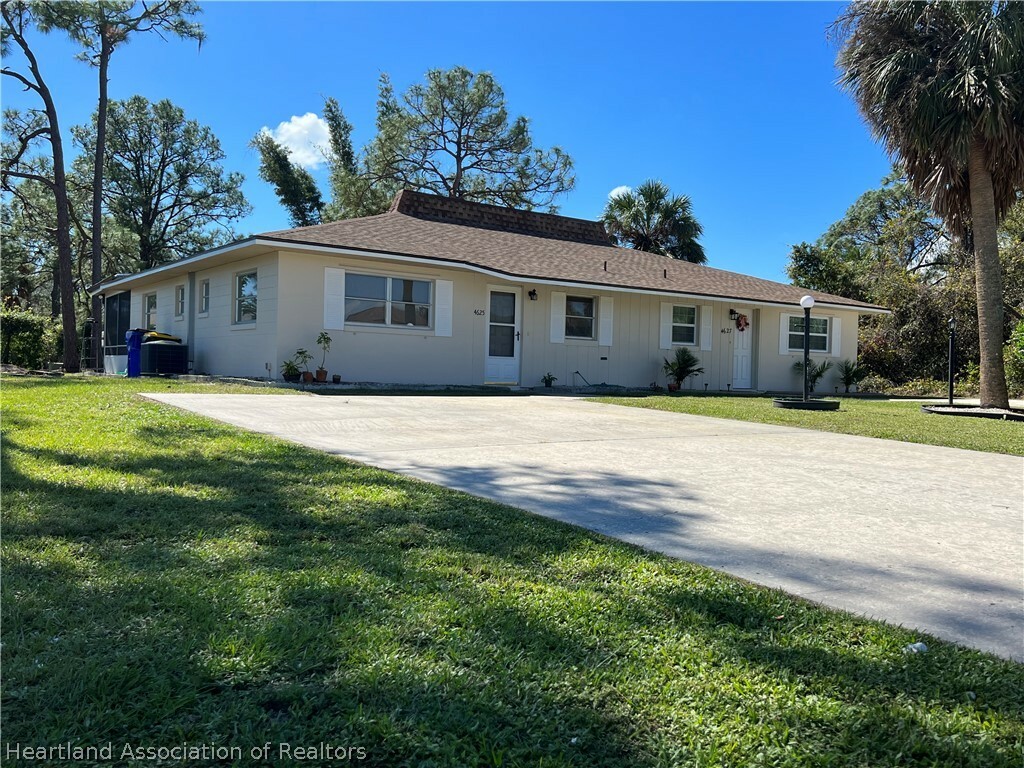 Property Photo:  4625 Leucadendra Drive  FL 33872 