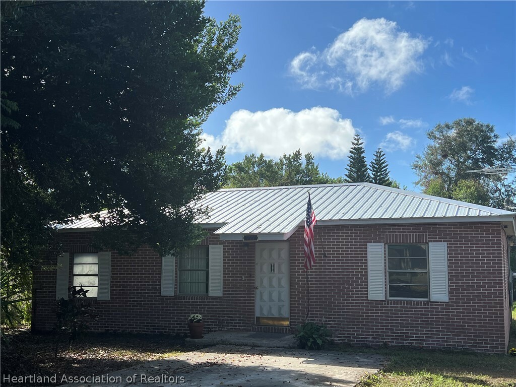 Property Photo:  777 Hibiscus Street  FL 33870 