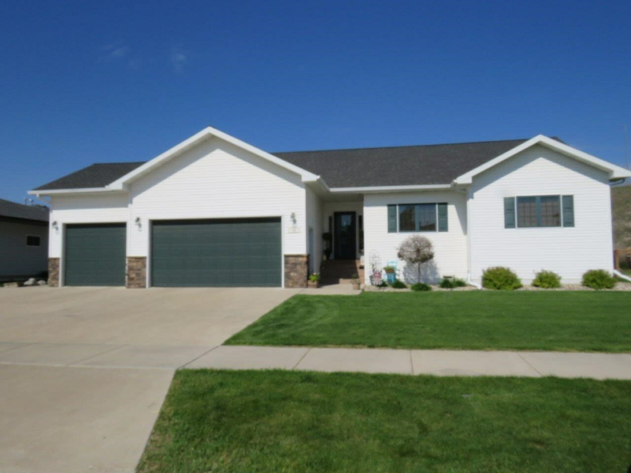 Property Photo: 13 30th St NW ND 58703