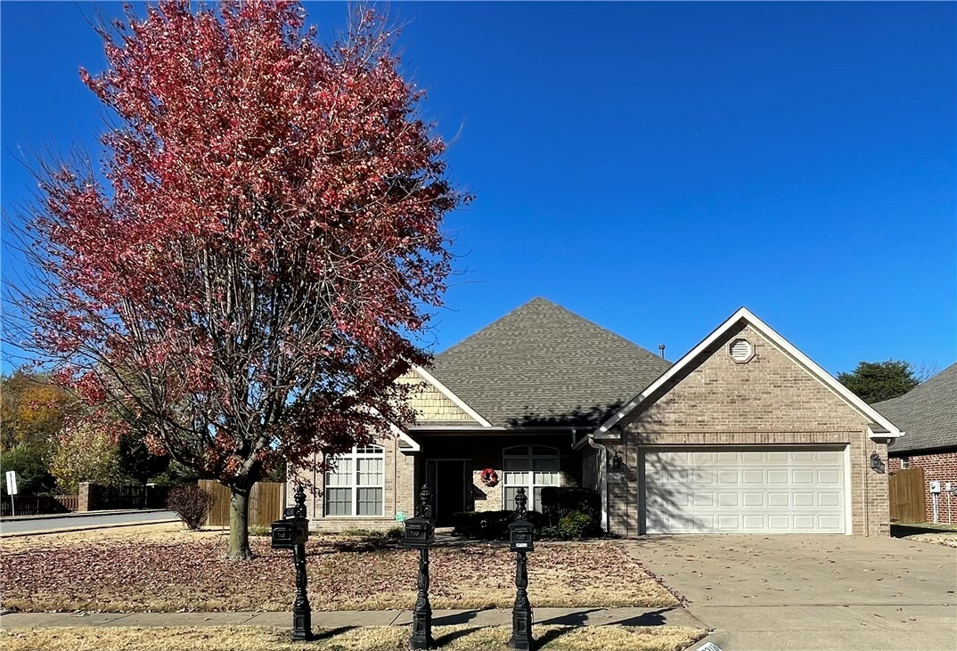 Property Photo:  2218 S 18th Place  AR 72758 