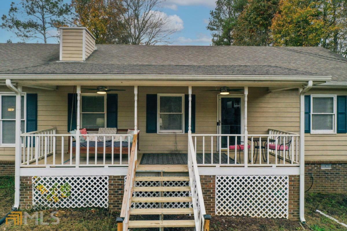 Property Photo: 5420 Gum Creek Court GA 30052