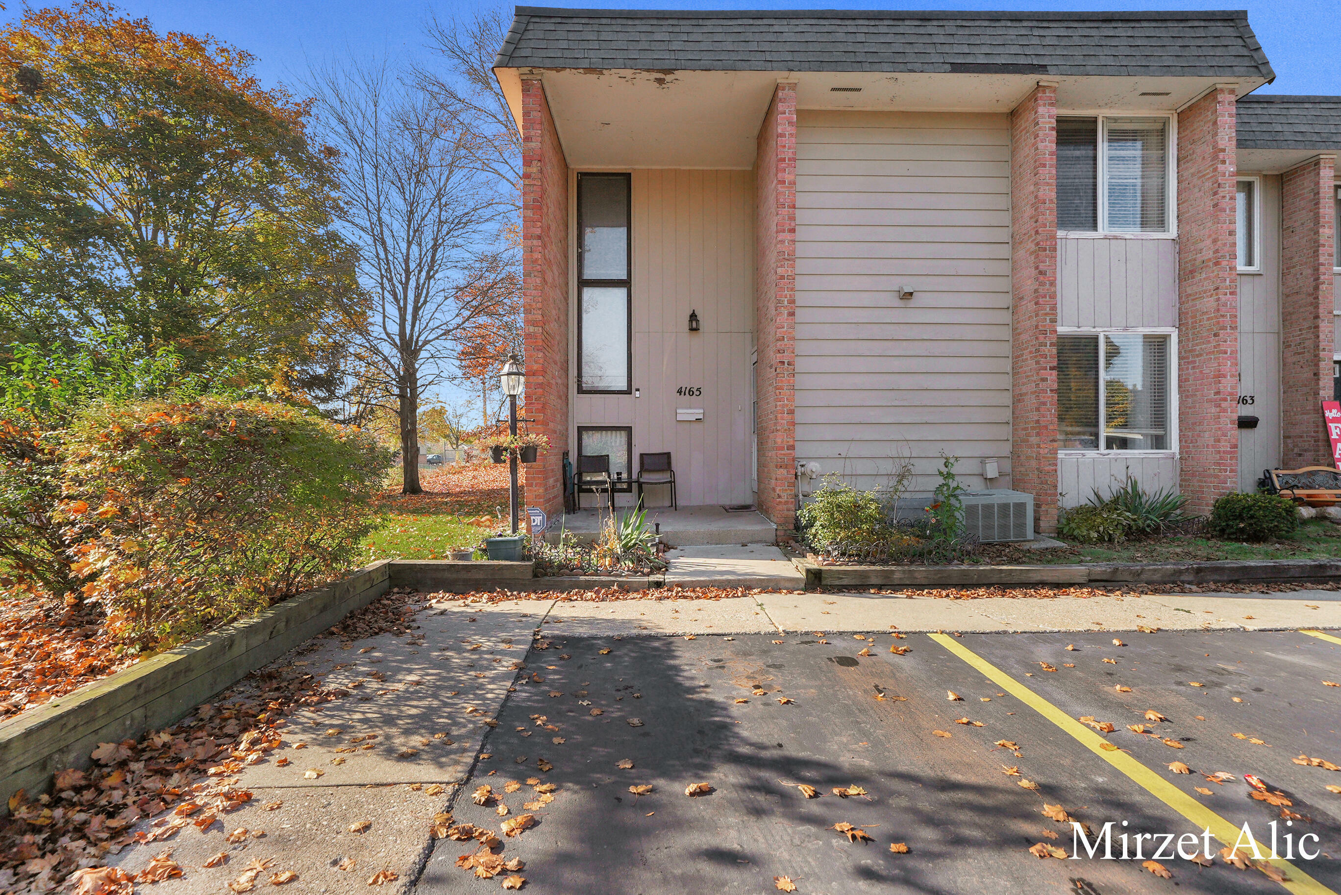 Property Photo:  4165 W Saxony Drive SE  MI 49508 