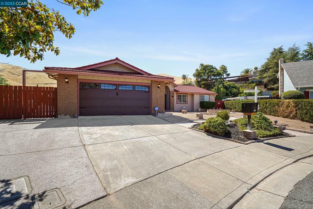 Property Photo:  131 Yellowood Pl  CA 94565-6072 