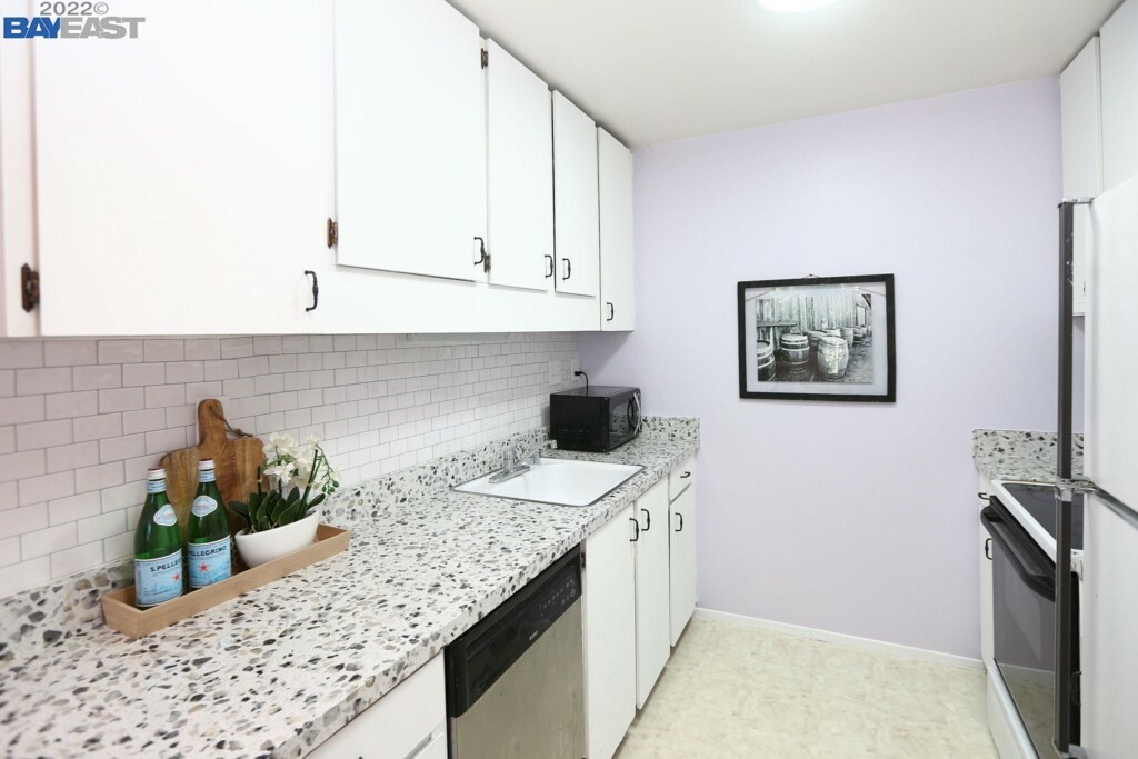 Property Photo: 2716 Oak Rd 111 CA 94597