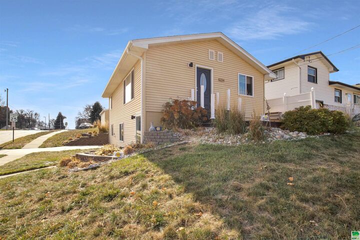 5224 Seger Avenue  Sioux City IA 51106 photo