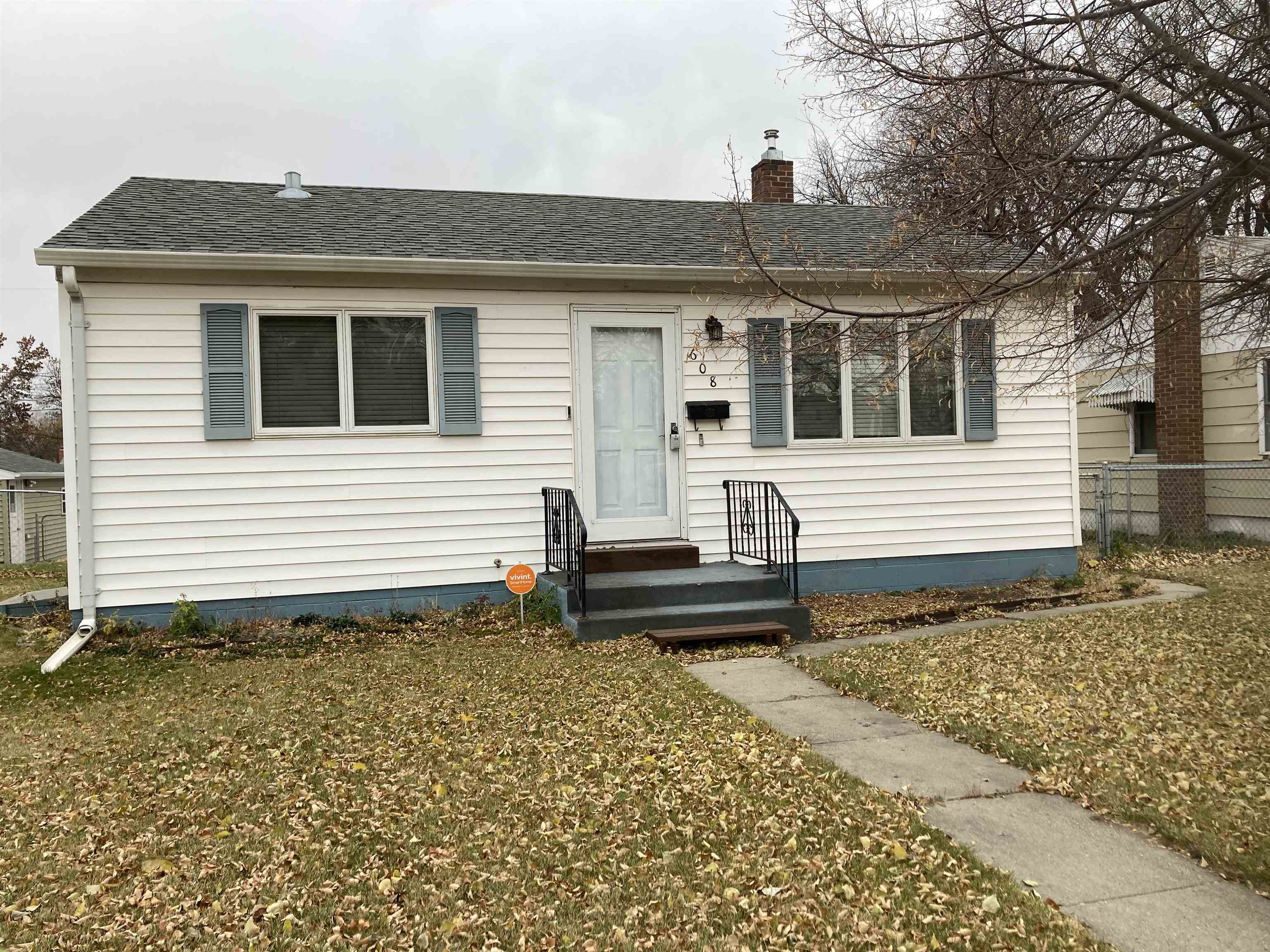 Property Photo:  608 NW 20th St.  ND 58703 