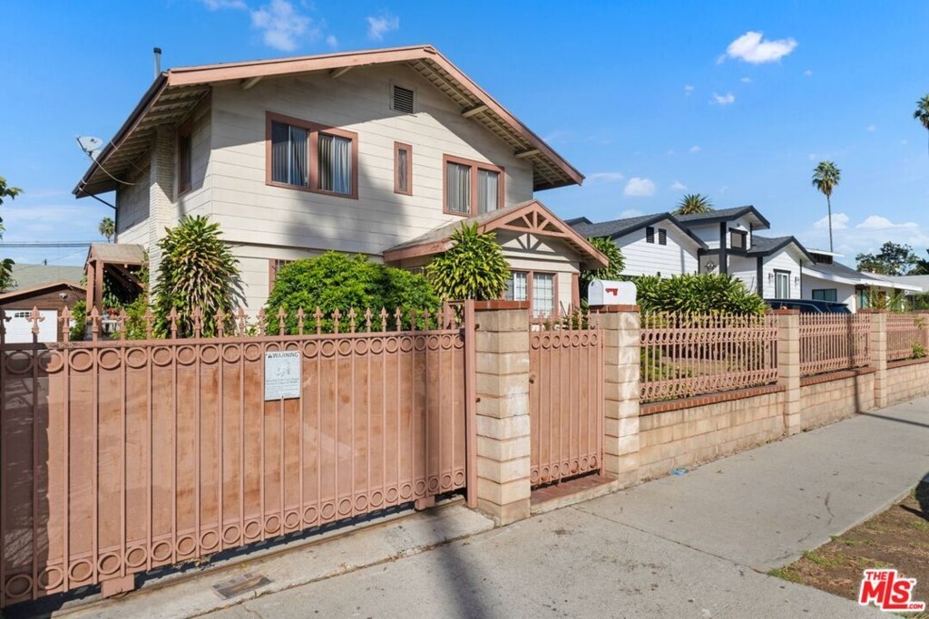 Property Photo: 127 N Vendome Street CA 90026