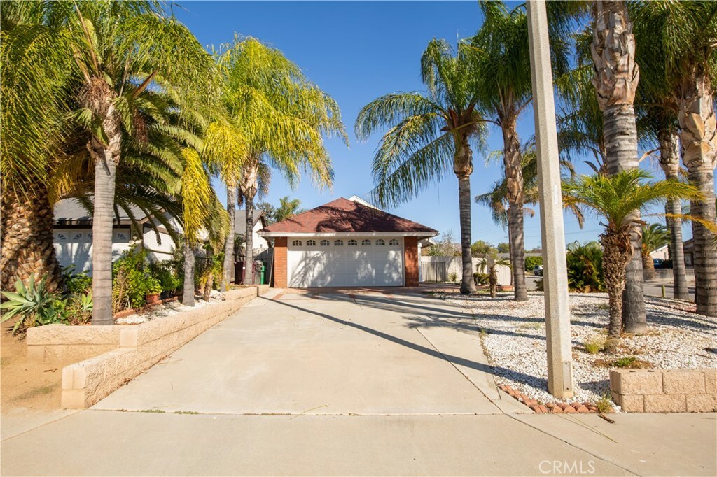 Property Photo:  22950 Chambray  CA 92557 