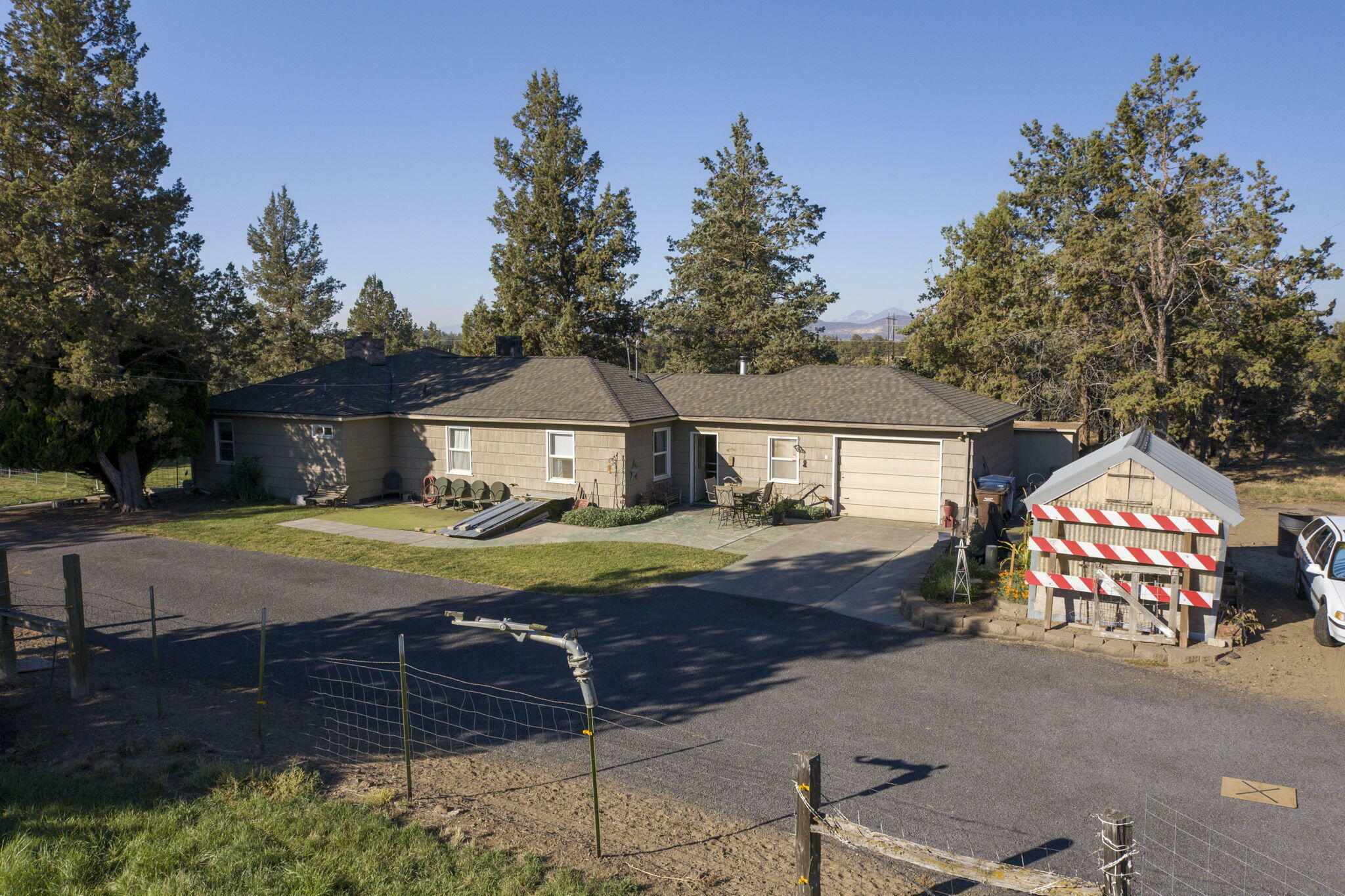 Property Photo:  775 NW 35th Street  OR 97756 