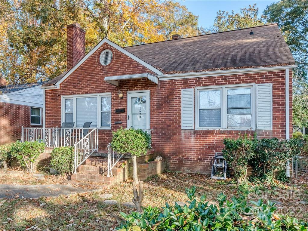 Property Photo:  2020 St Paul Street  NC 28216 