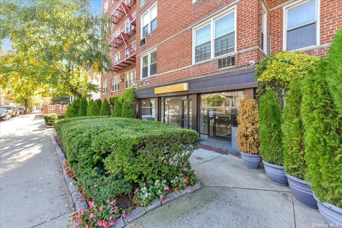 Property Photo:  720 E 31st Street 3J  NY 11210 
