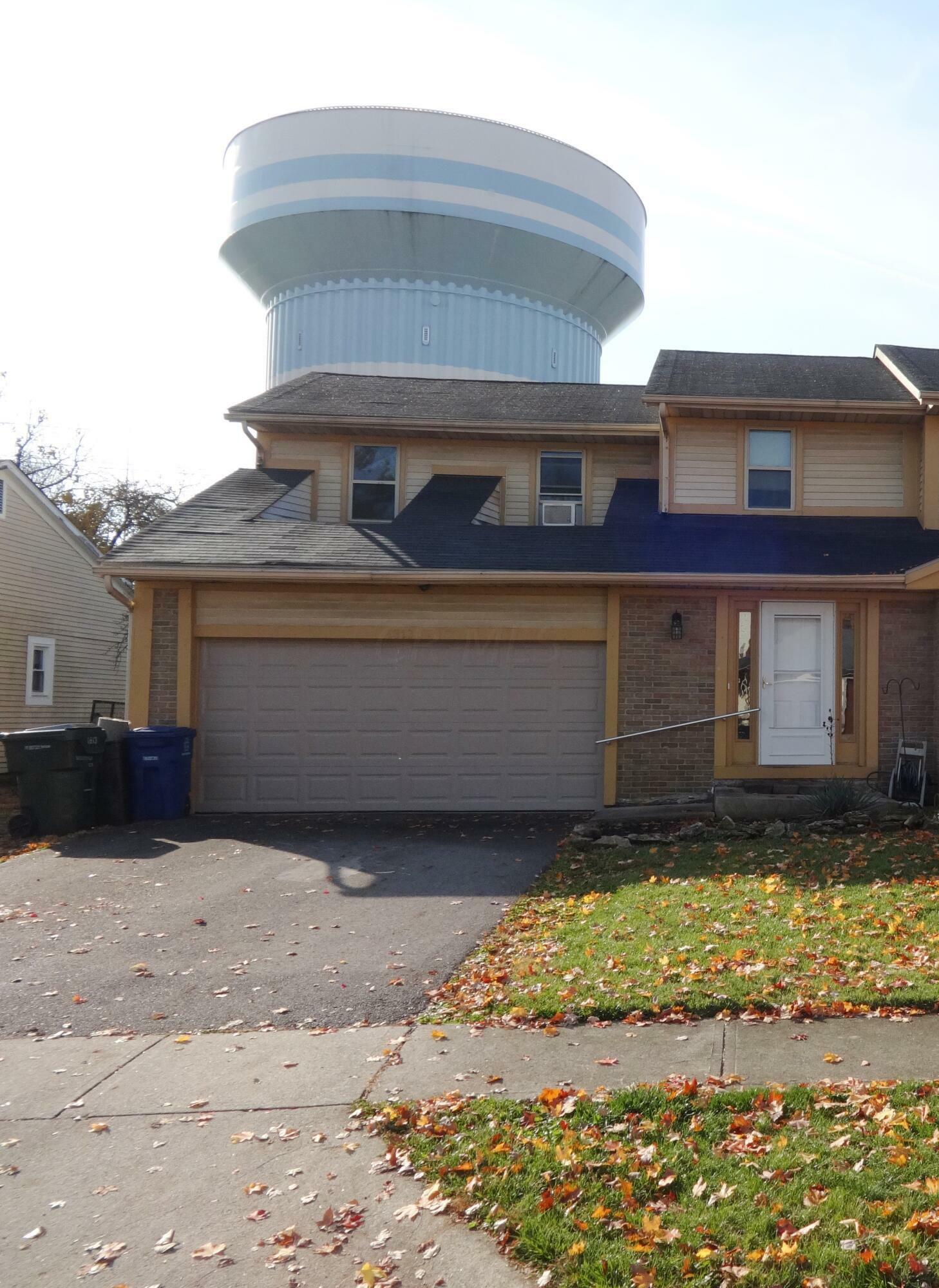 Property Photo: 1813 Watertower Drive OH 43235
