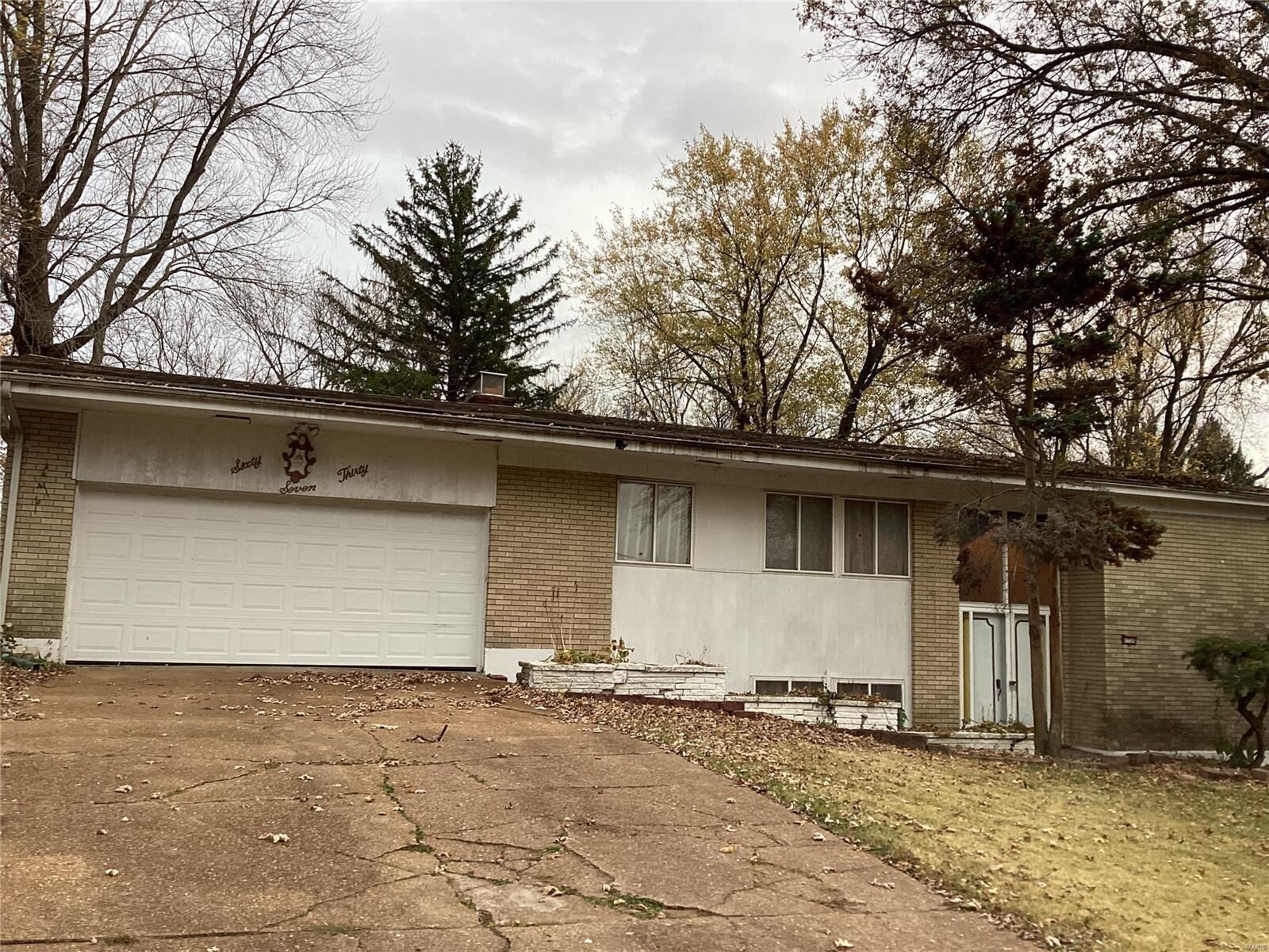 Property Photo: 6730 Foxshire Drive MO 63033