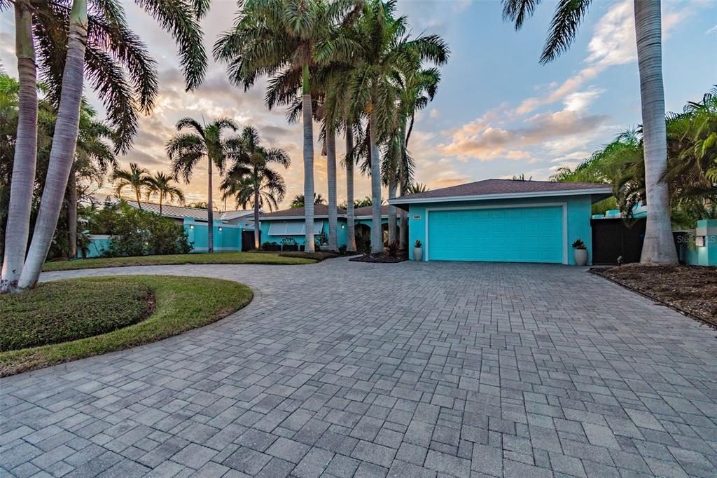 Property Photo: 2880 Alton Drive FL 33706