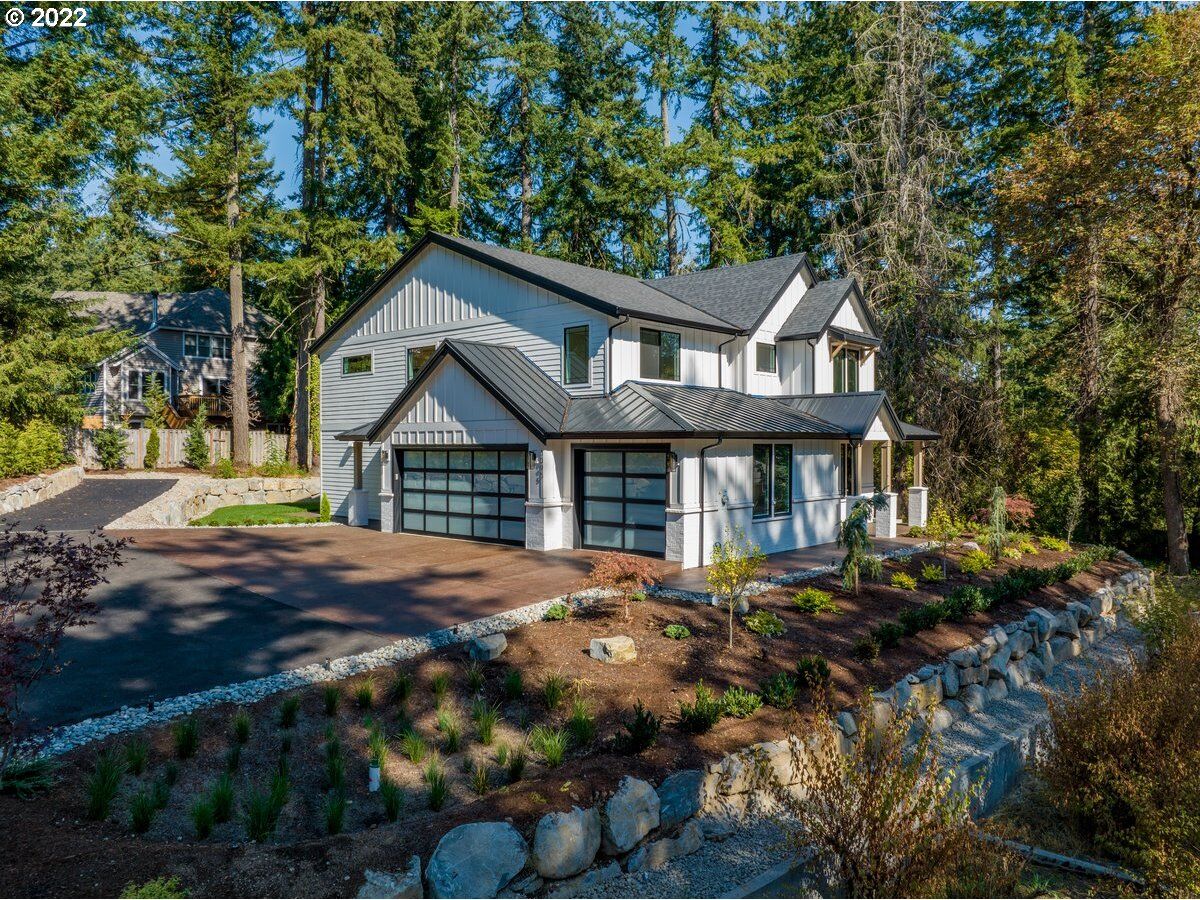 Property Photo:  3095 SW Arnold St  OR 97219 