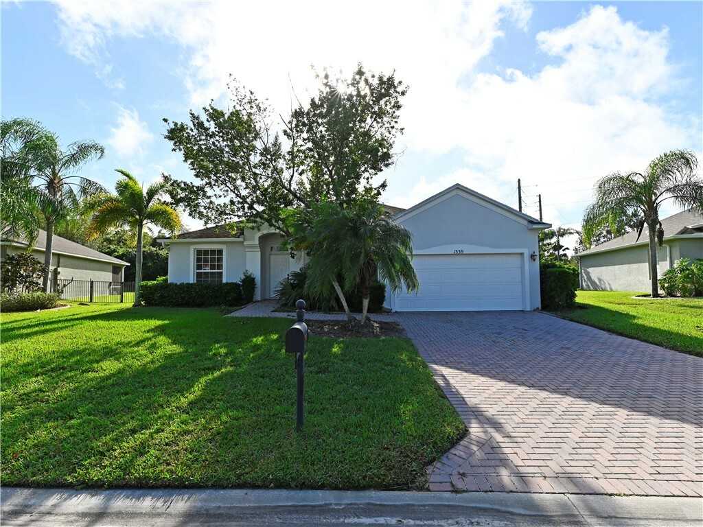 Property Photo:  1339 Scarlet Oak Circle  FL 32966 