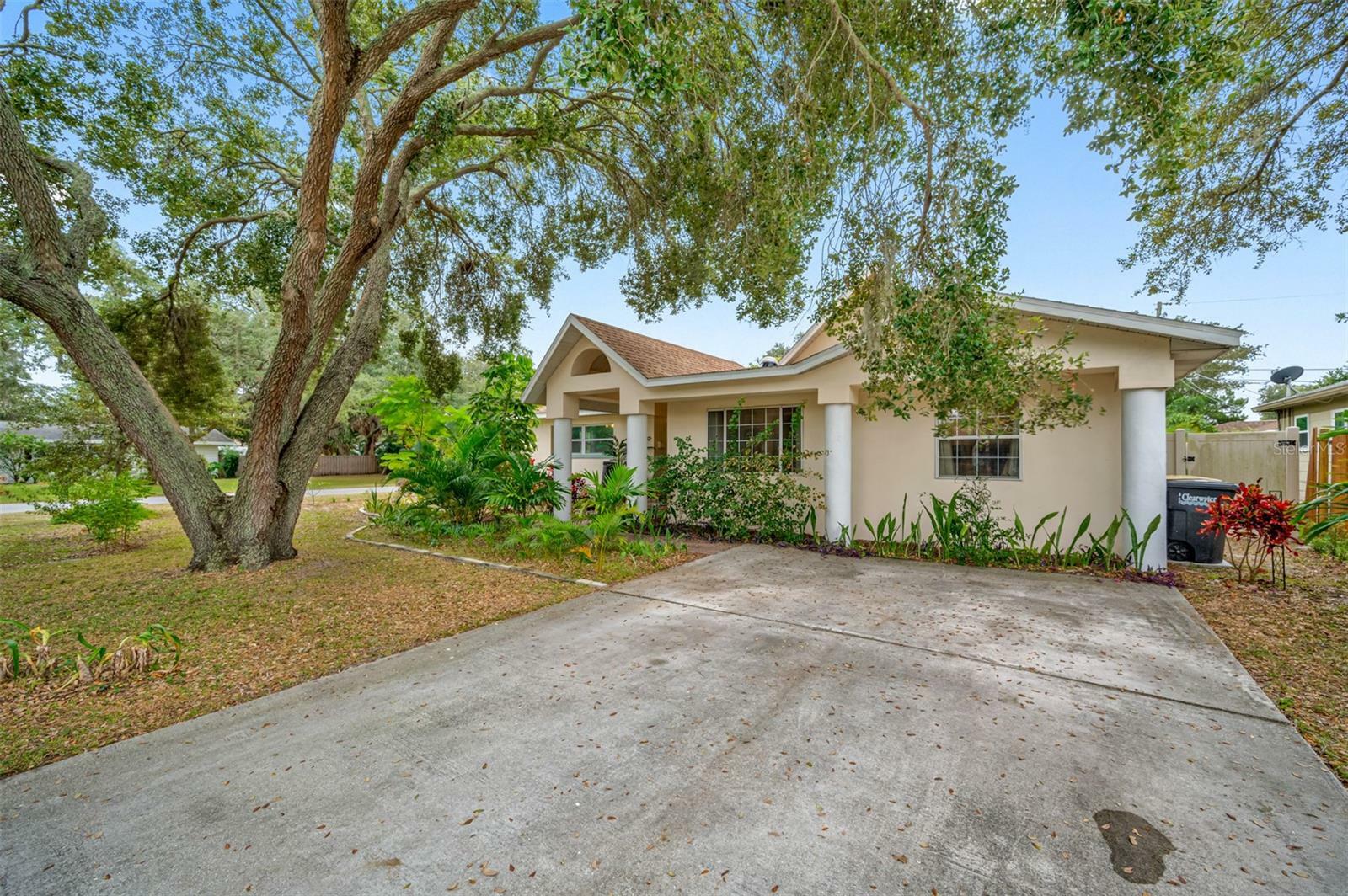 Property Photo: 1617 Levern Street FL 33755