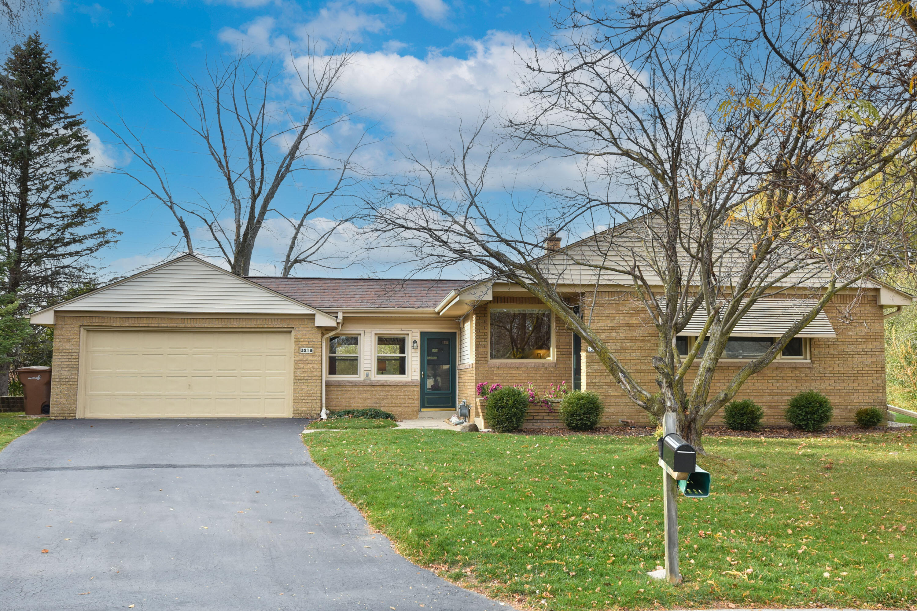 Property Photo: 3218 W Rochelle Ave WI 53209