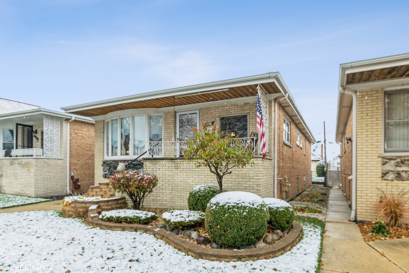 Property Photo:  5516 S Neenah Avenue  IL 60638 