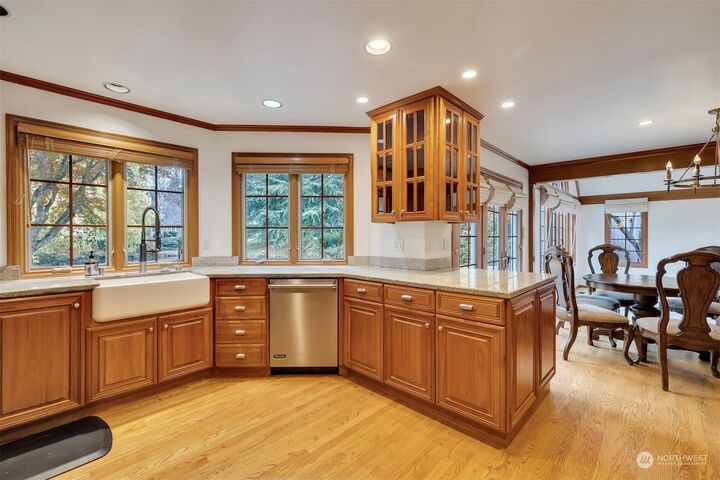 Property Photo: 7505 81st Place SE WA 98040