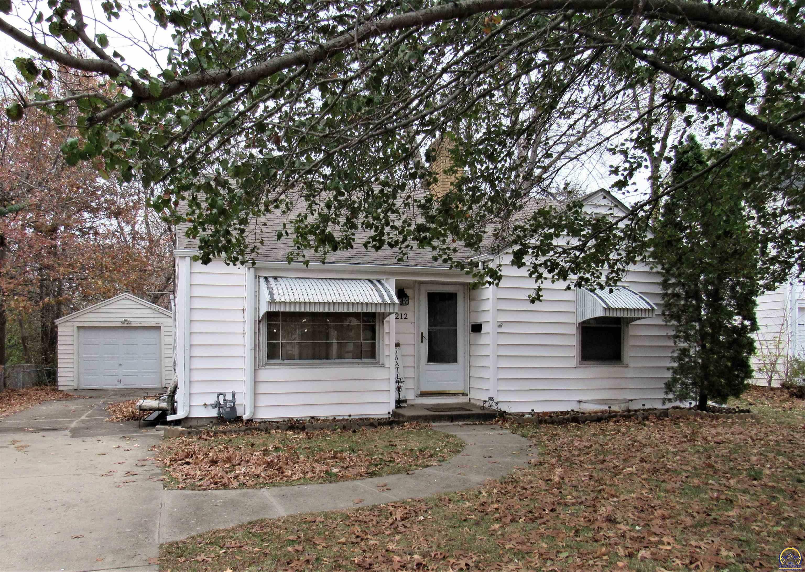 Property Photo:  1212 SW Oakley Ave  KS 66604 