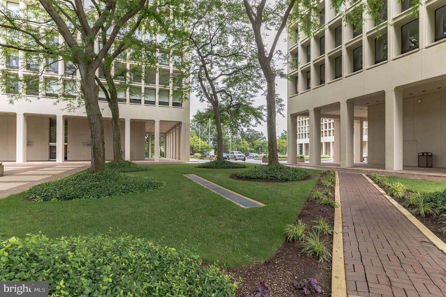 Property Photo:  200 Locust Street 19hn  PA 19106 
