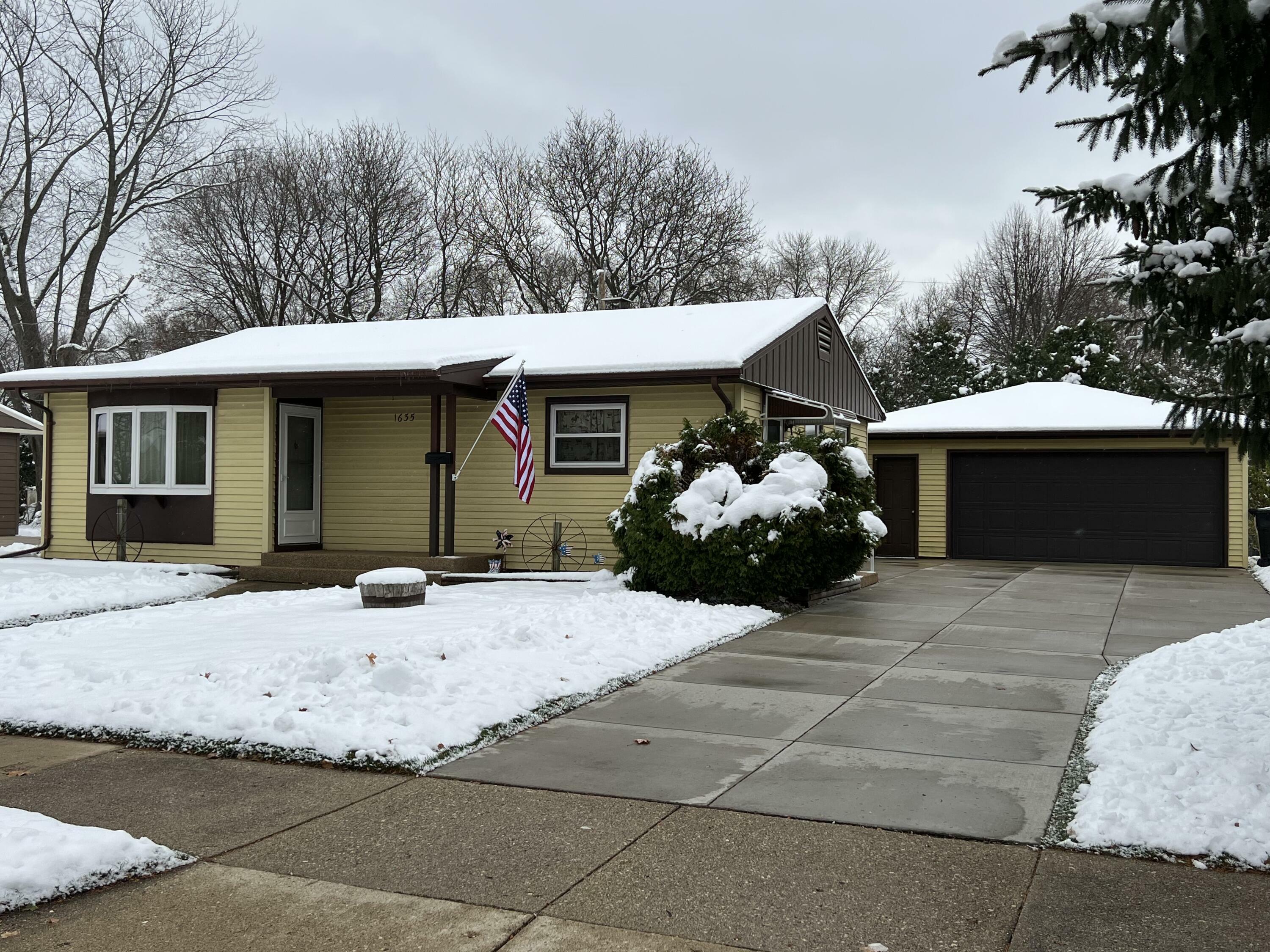 Property Photo:  1635 Rushmore Dr  WI 53188 