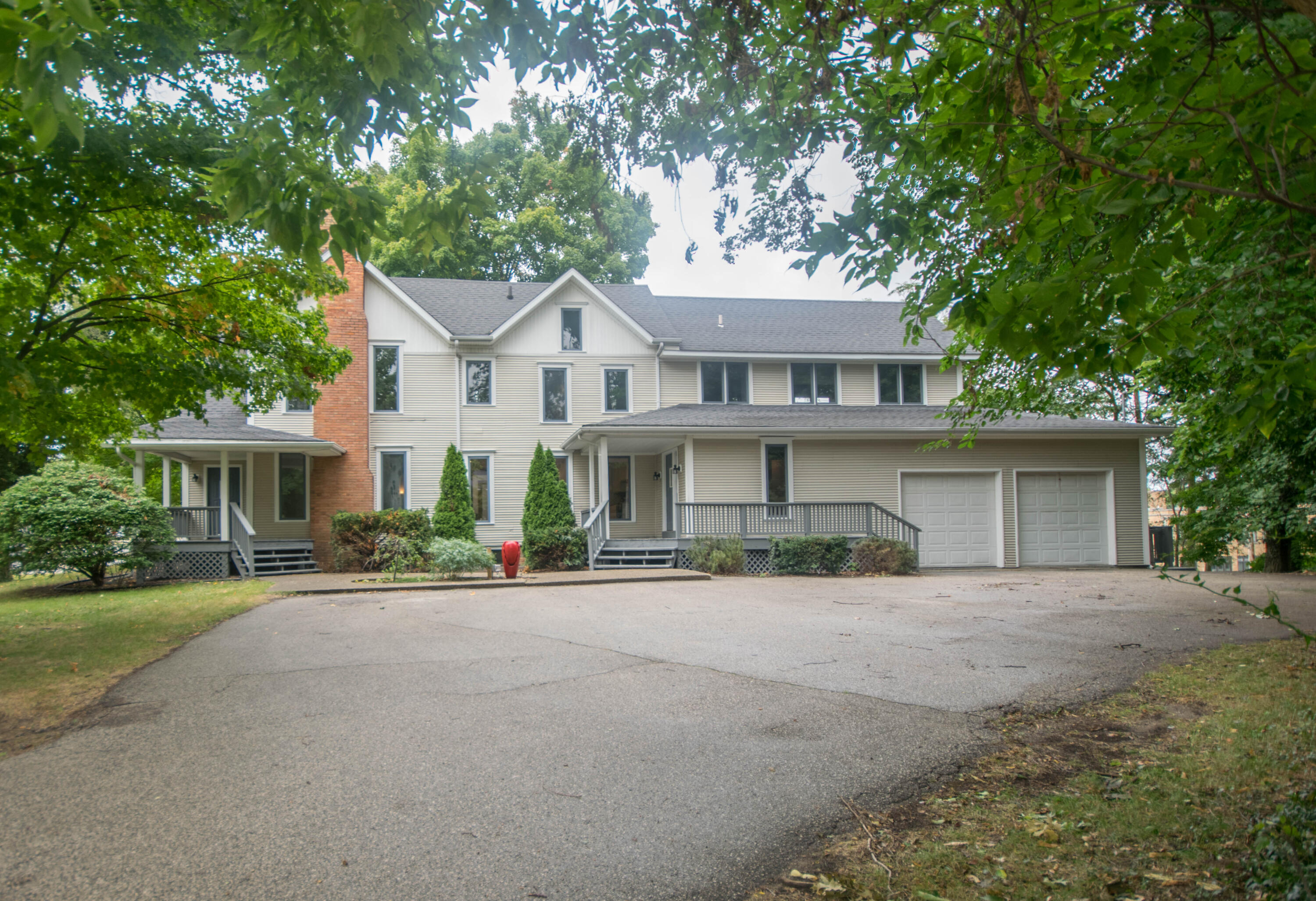 Property Photo: 2303 Lakeview Avenue MI 49085