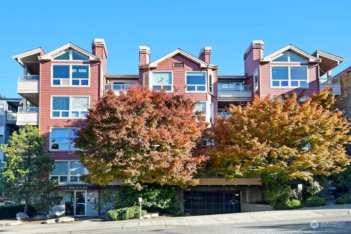 522 W Mercer Place 404  Seattle WA 98119 photo