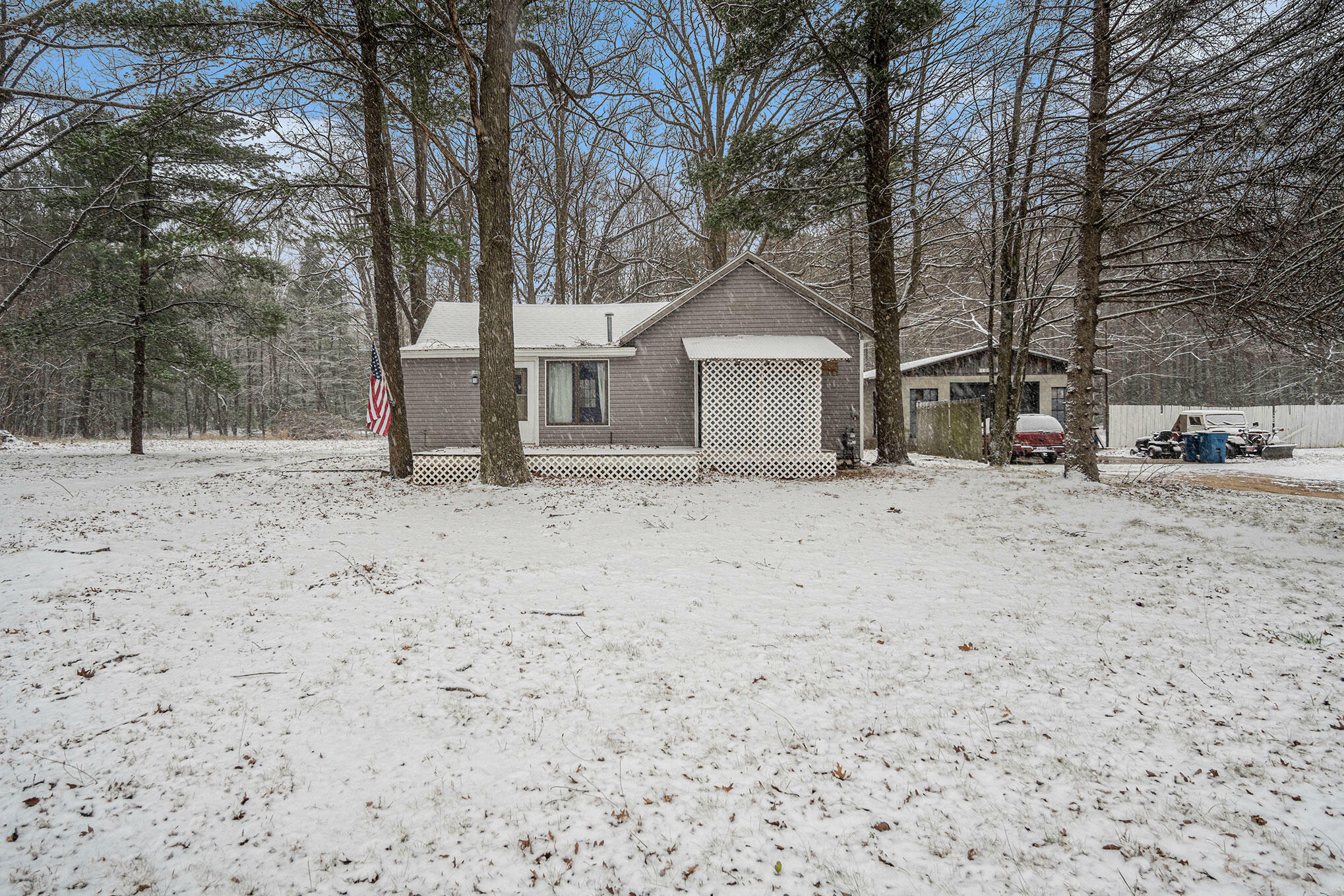 907 E Park Street  Pentwater MI 49449 photo