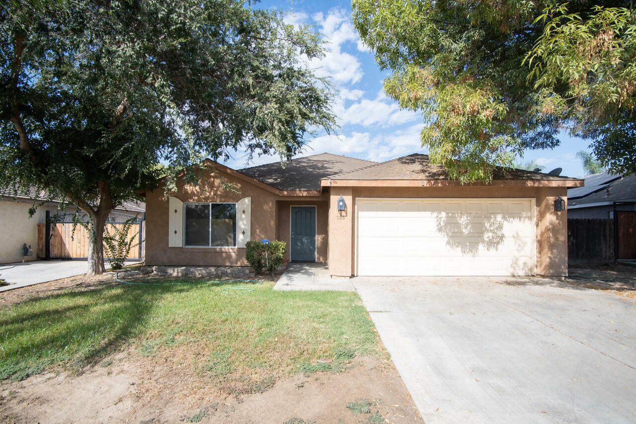 Property Photo:  755 Bay Oak Place  CA 93257 