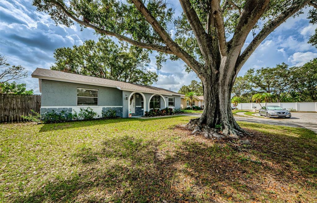 Property Photo:  7990 Aberdeen Circle  FL 33773 