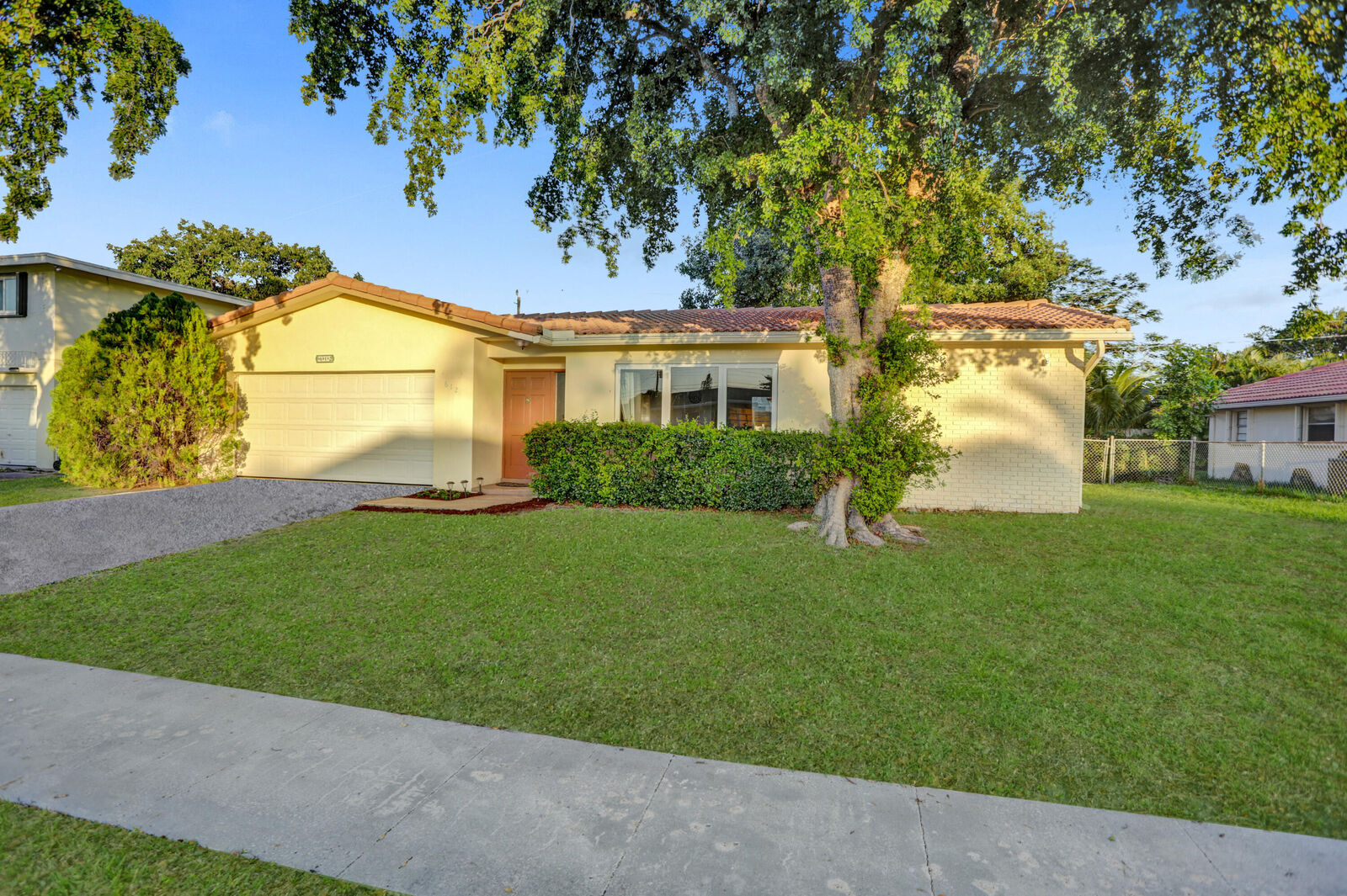 Property Photo:  612 NW 15th Avenue  FL 33486 