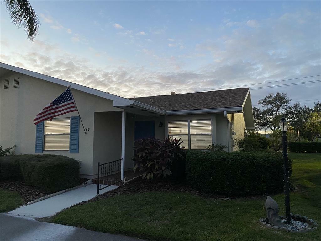 Property Photo:  409 Bloom Court  FL 33573 