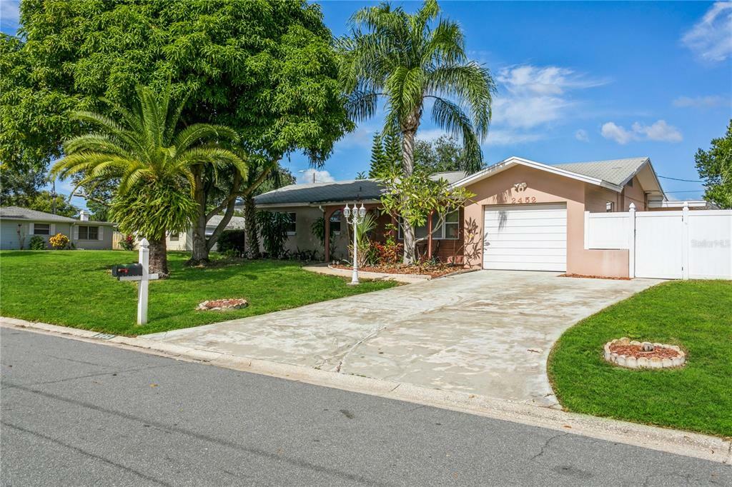 Property Photo:  2452 Brentwood Drive  FL 33764 