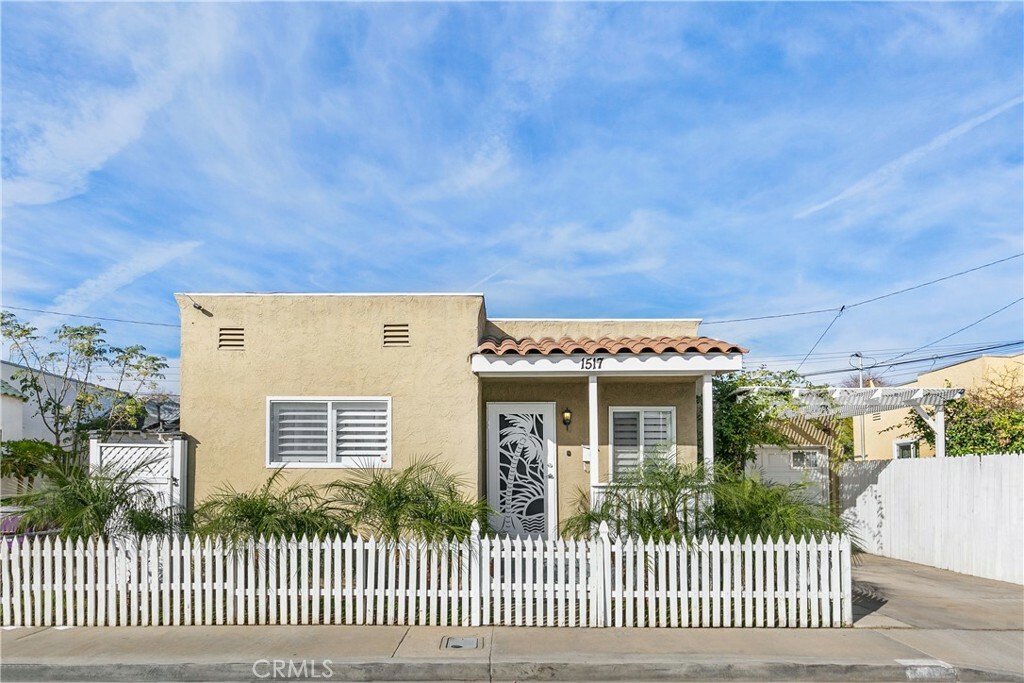 Property Photo:  1517 E Bailey Way  CA 90813 