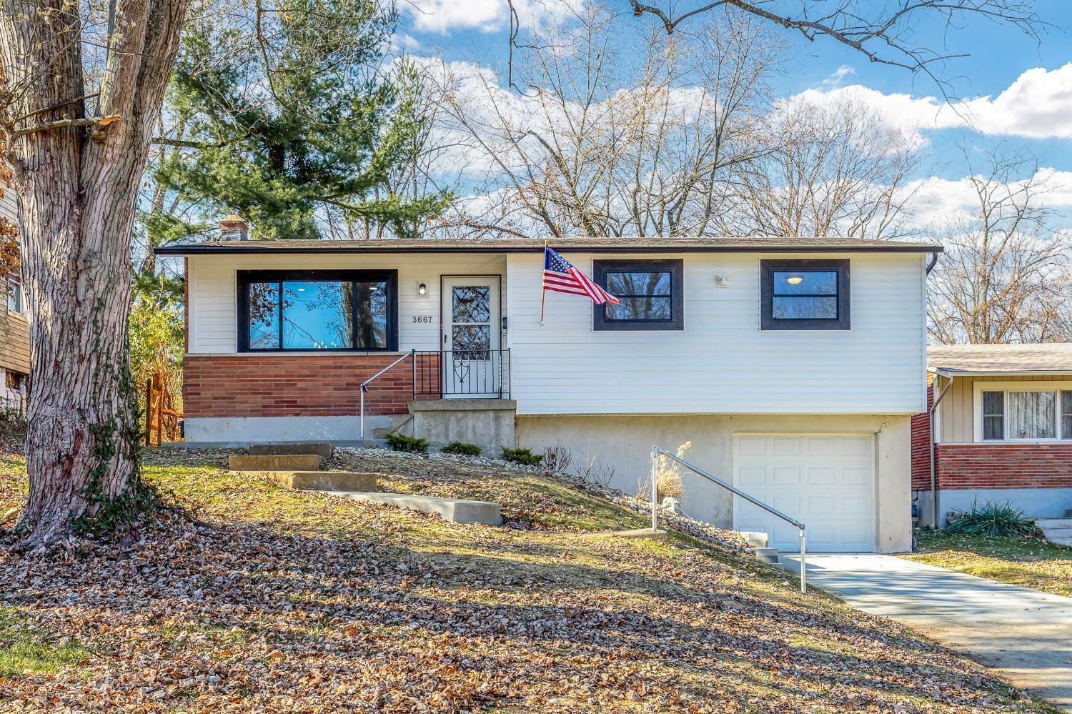Property Photo: 3667 Lakewood Dr OH 45248