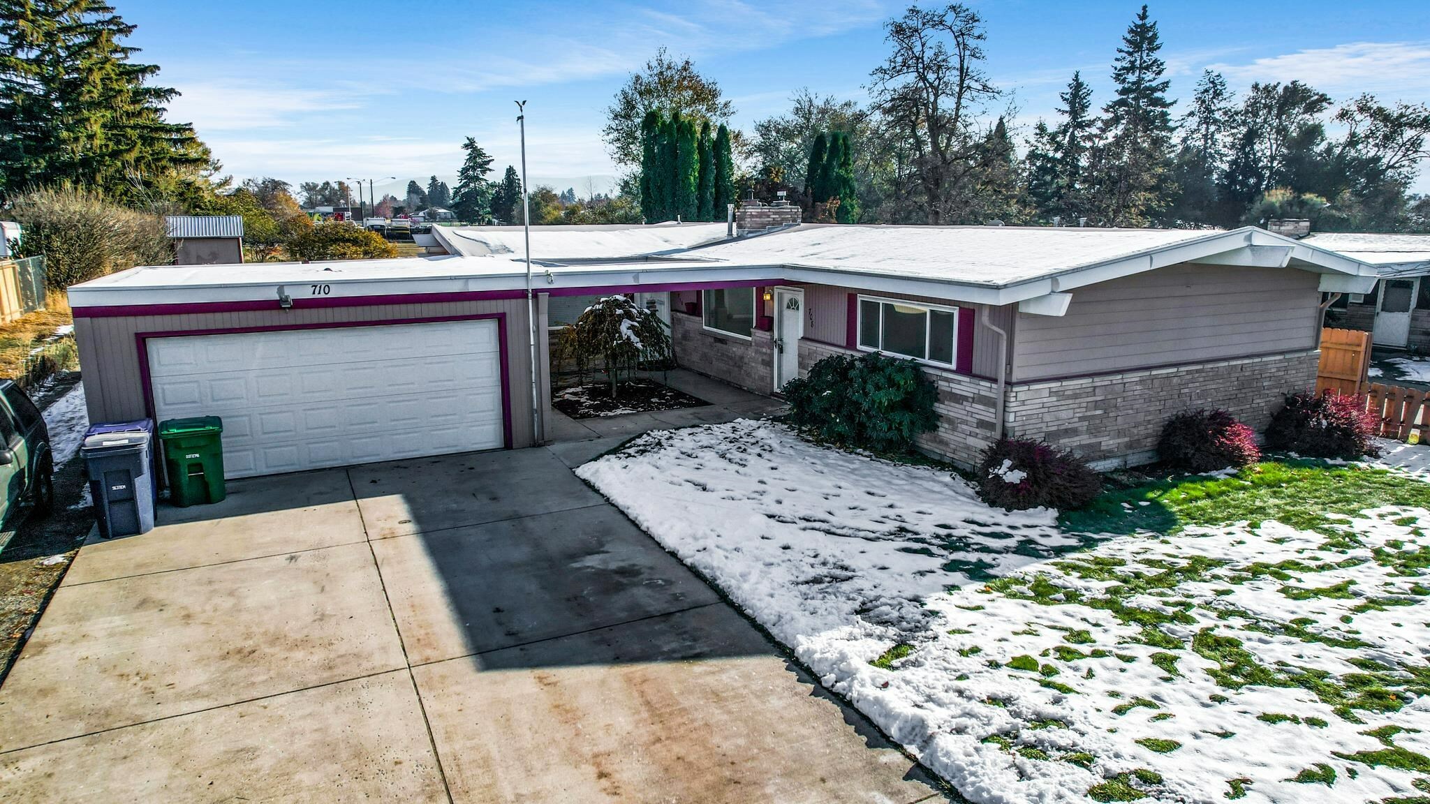 Property Photo: 708 N University Rd 710 N University WA 99206