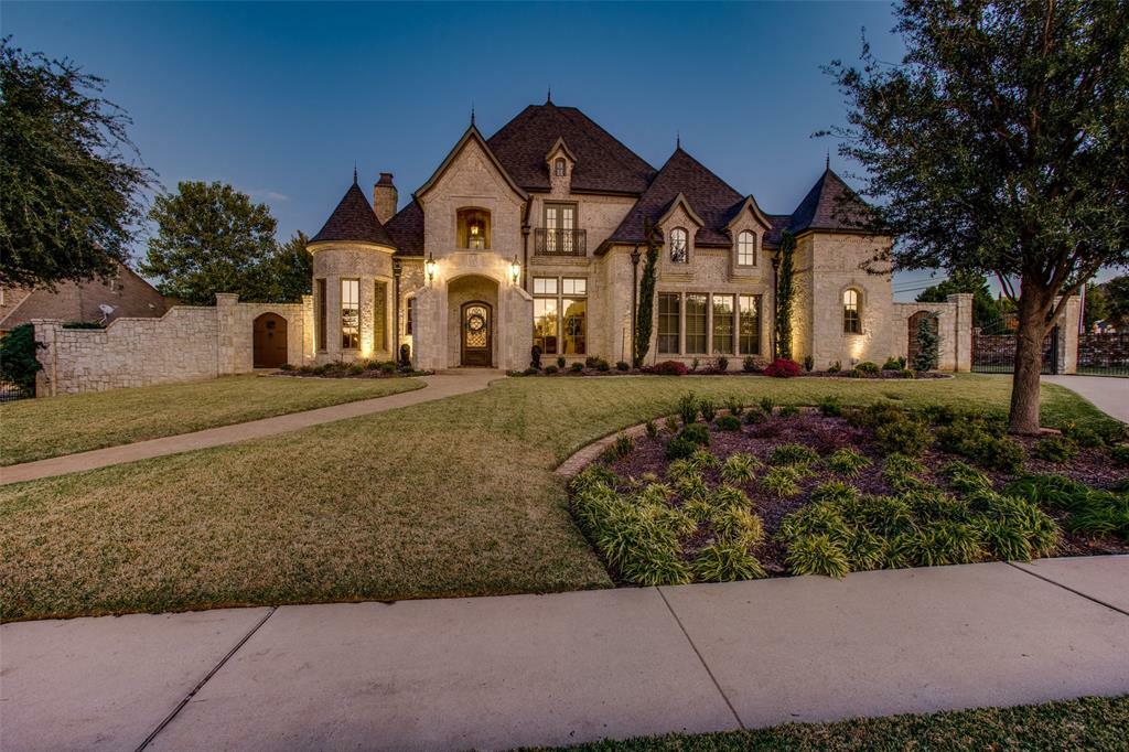 Property Photo: 4901 Rockrimmon Court TX 76034