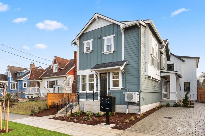 Property Photo:  314 A 26th Avenue  WA 98122 