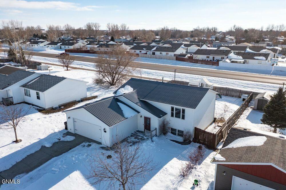 Property Photo:  111 Allen Drive  ND 58504 
