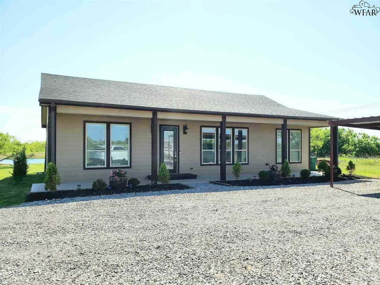 Property Photo: 715 W Olive Street TX 76366