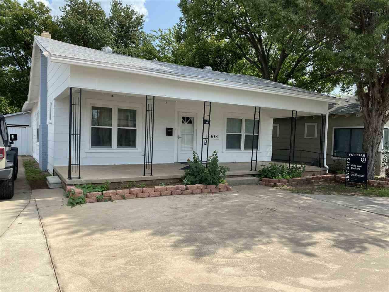 Property Photo: 1303 Kemp Boulevard TX 76309