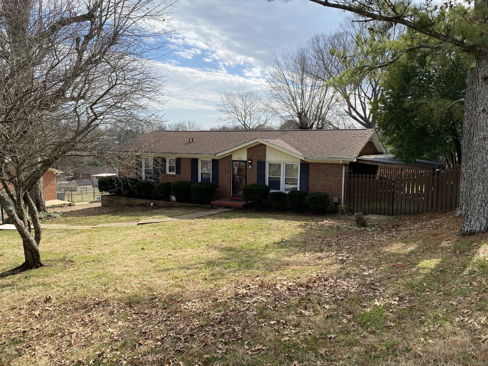 Property Photo: 213 Ashwood Dr TN 38401