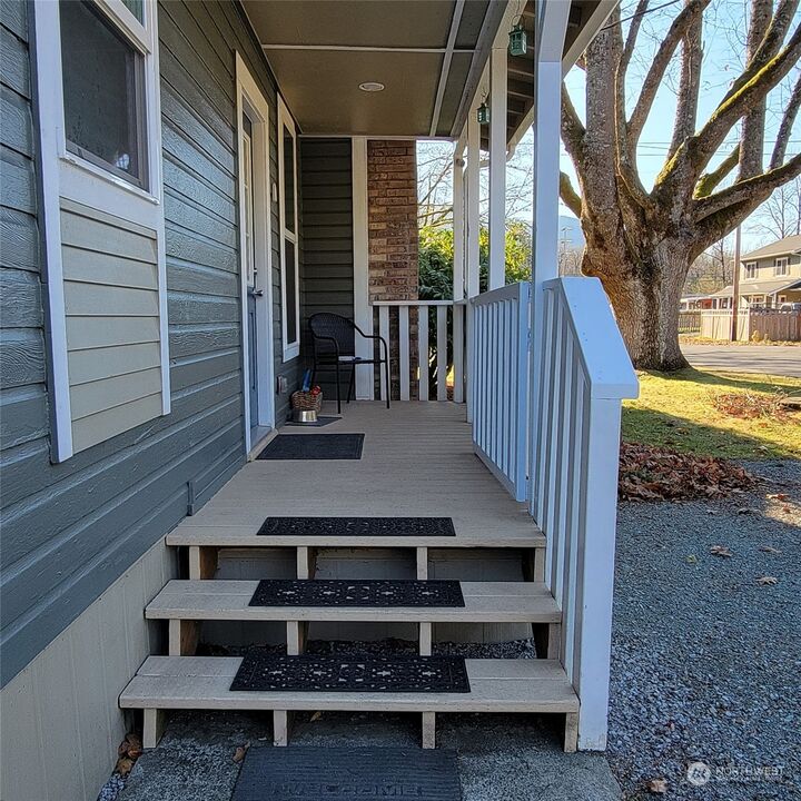 Property Photo:  703 Orchard Avenue  WA 98251 